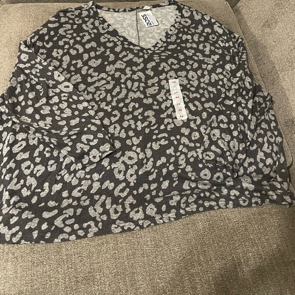 NWT OLD NAVY BLACK & GRAY LEOPARD PRINT SUPER SOFT LONG SLEEVE TOP SWEATER - Picture 3 of 5